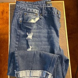 Capri Jeans, the torn look style